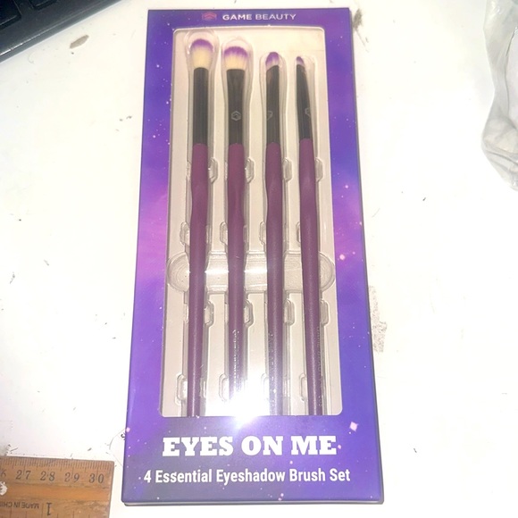 GAME BEAUTY Eyes on Me 4 Essential Eyeshadow Brush Set - Picture 2 of 2